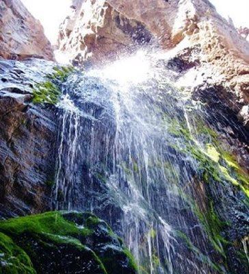 آبشارهای خوشکار یکی از معروف ترین جاذبه های طبیعی استان کرمان است
